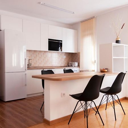 Lux Family Apartment Vidanovic Пірот Екстер'єр фото