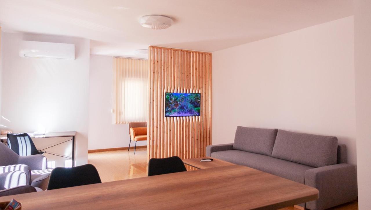 Lux Family Apartment Vidanovic Пірот Екстер'єр фото