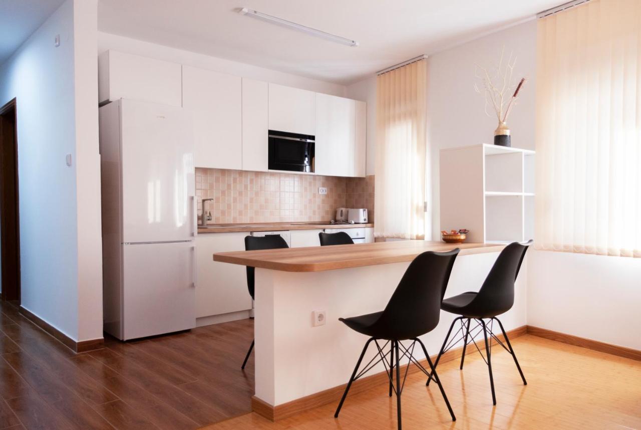 Lux Family Apartment Vidanovic Пірот Екстер'єр фото