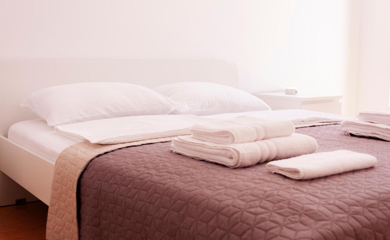 Lux Family Apartment Vidanovic Пірот Екстер'єр фото